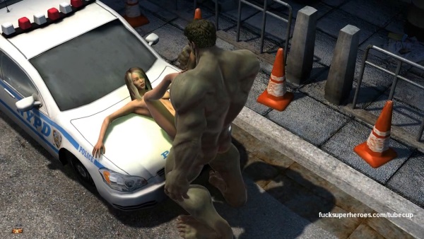 Hulk трахнул на полицейской машине стройняшку